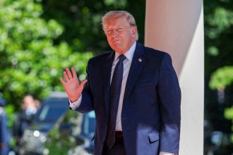 "Lo han tocado como a un violín": Exasesor de Trump cuestiona el acuerdo con Irán