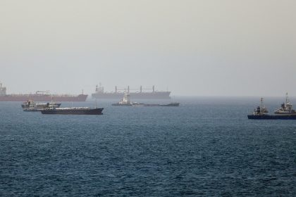 Politico: EE.UU. baraja un "pase VIP" con escolta militar para petroleros en Ormuz