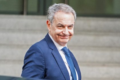 VIDEO: Zapatero llega al juzgado como imputado entre abucheos e insultos