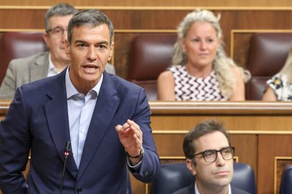 La oposición acusa a Sánchez de "amordazar" el Congreso y él responde que agotará la legislatura