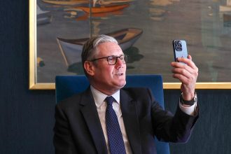 ¿Por qué Starmer prohíbe a los menores el acceso a las redes sociales?