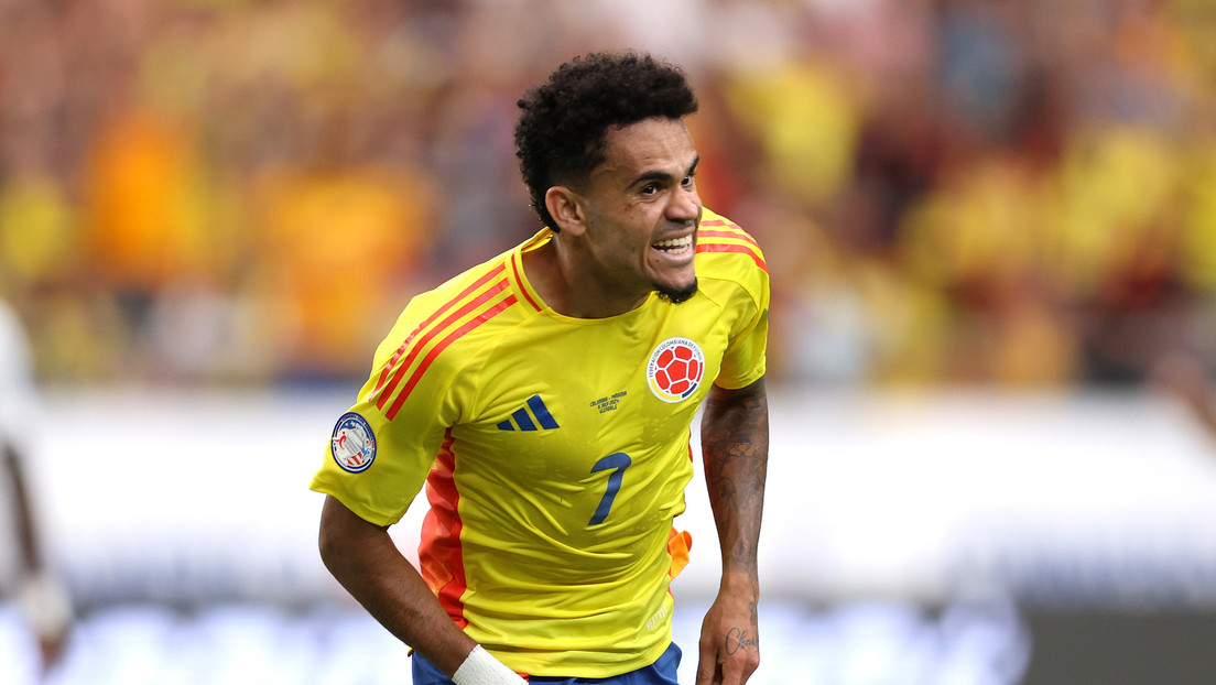 Colombia derrota a la debutante Uzbekistán y lidera su grupo en el Mundial
