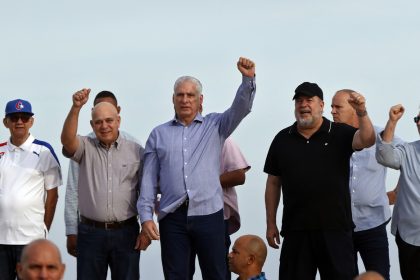 Díaz-Canel: "Cuba vive las horas más difíciles de este siglo y tenemos la responsabilidad de salvarla"