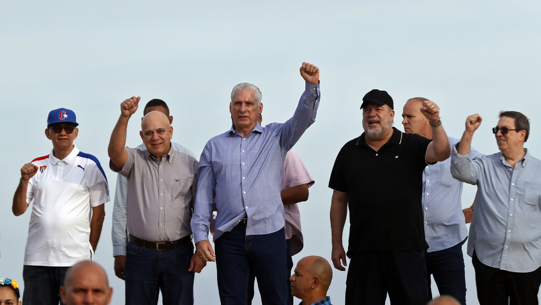 Díaz-Canel: "Cuba vive las horas más difíciles de este siglo y tenemos la responsabilidad de salvarla"