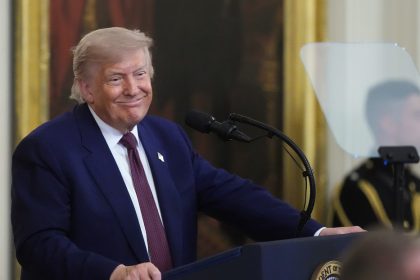 Trump afirma que "no hay límites" a su poder