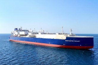 Gasero y rompehielos: Rusia bota el buque Konstantín Posiet para la Ruta Marítima del Norte (FOTOS)