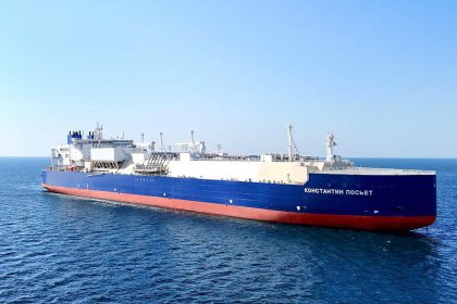 Gasero y rompehielos: Rusia bota el buque Konstantín Posiet para la Ruta Marítima del Norte (FOTOS)