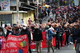 Gobierno de Bolivia y Central Obrera firman acuerdo para poner fin a las protestas