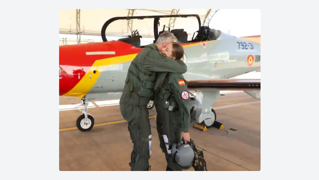 VIDEO: Felipe VI y la princesa Leonor realizan su primer vuelo de instrucción juntos