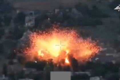 VIDEO: Aviones rusos Su-34 arrasan posiciones ucranianas en Donbass con toneladas de explosivos