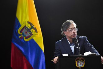 Petro denuncia "persecución política" por parte de EE.UU. contra periodista que criticó a De la Espriella