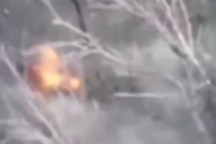 VIDEO: Almacén militar ucraniano arde tras un preciso golpe de artillería rusa