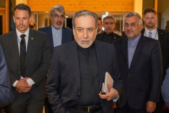 VIDEO: Los cancilleres de Irán y Suiza se dan la mano antes de las negociaciones con EE.UU.
