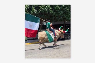 VIDEO: Hincha saca a pasear a un toro para alentar a la selección de México