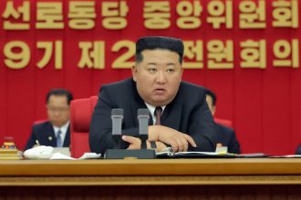 Kim Jong-un ordena elevar la capacidad militar de la RPDC "a un nivel que supere al mundo"