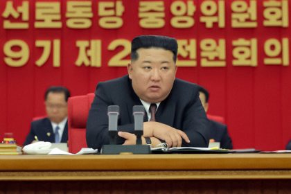 Kim Jong-un ordena elevar la capacidad militar de la RPDC "a un nivel que supere al mundo"