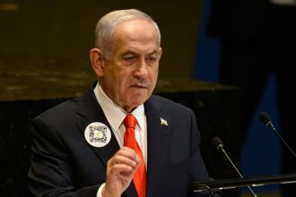 Netanyahu: "El que viene a matarte, levántate y mátalo primero"