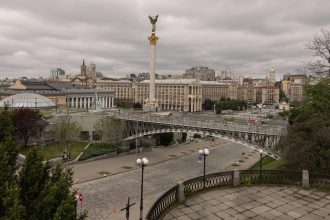 Embajada de Israel denuncia consignas y saludos nazis en un mitin en Kiev
