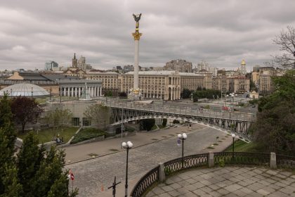 Embajada de Israel denuncia consignas y saludos nazis en un mitin en Kiev