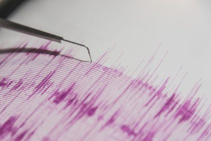 2 fortísimos terremotos sacuden simultáneamente el planeta en diferentes partes del mundo