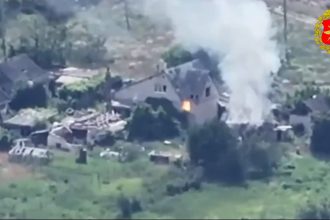 Golpe de precisión: Así los operadores rusos fulminan un punto de control de drones de Kiev (VIDEO)