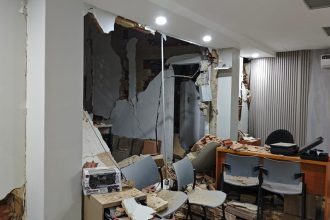 VIDEO: Сamarógrafo de RT muestra destrucción de edificios desde dentro tras devastadores terremotos en Venezuela