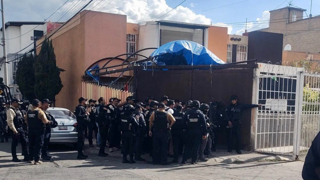 Hombre toma como rehenes a su familia y se atrinchera en México (VIDEO)