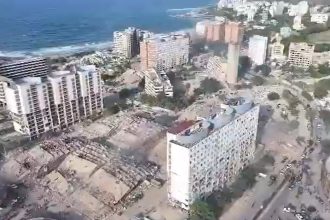 Lo que se quedó de La Guaira, destrozada por los fuertes terremotos (A VISTA DE DRON)