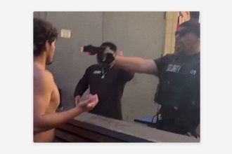 FUERTE VIDEO: Guardia de seguridad dispara a joven en la cara con una táser a quemarropa