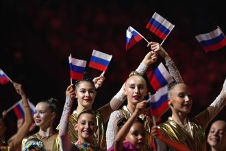 Las gimnastas rusas se retiran de un torneo tras la prohibición ilegal de competir bajo bandera nacional