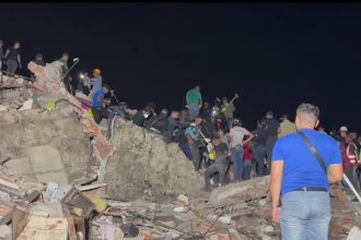 Nadie se rinde: no paran las labores de búsqueda de desaparecidos en La Guaira (VIDEOS)
