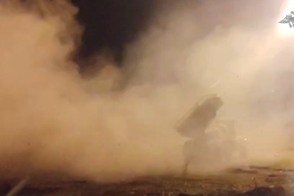 VIDEO: El 'Granizo' ruso barre posiciones ucranianas en el frente