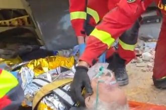 VIDEO: El milagroso rescate de una mujer tras pasar 72 horas sepultada en La Guaira