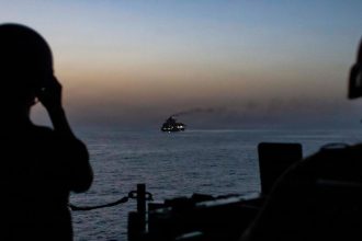 Bombardeos y amenazas del "infierno": Alto el fuego entre EE.UU. e Irán, bajo prueba tras nueva ronda de ataques