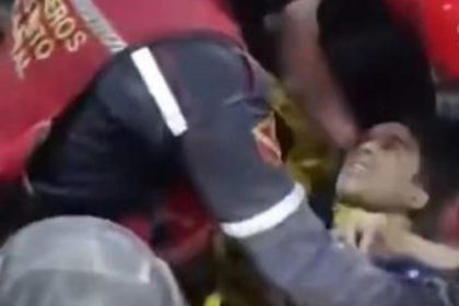 "Ya lo peor pasó": Emotivo rescate de un joven de entre los escombros en Venezuela (VIDEO)