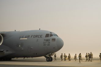 Irán destruye "8 instalaciones clave del Ejército estadounidense" en respuesta a la renovada agresión