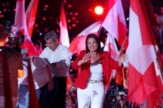 Con el 100 % contado : Keiko Fujimori gana las presidenciales de Perú
