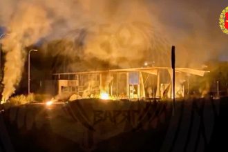 VIDEO: Fuerzas rusas reducen a cenizas instalaciones de combustible ucranianas