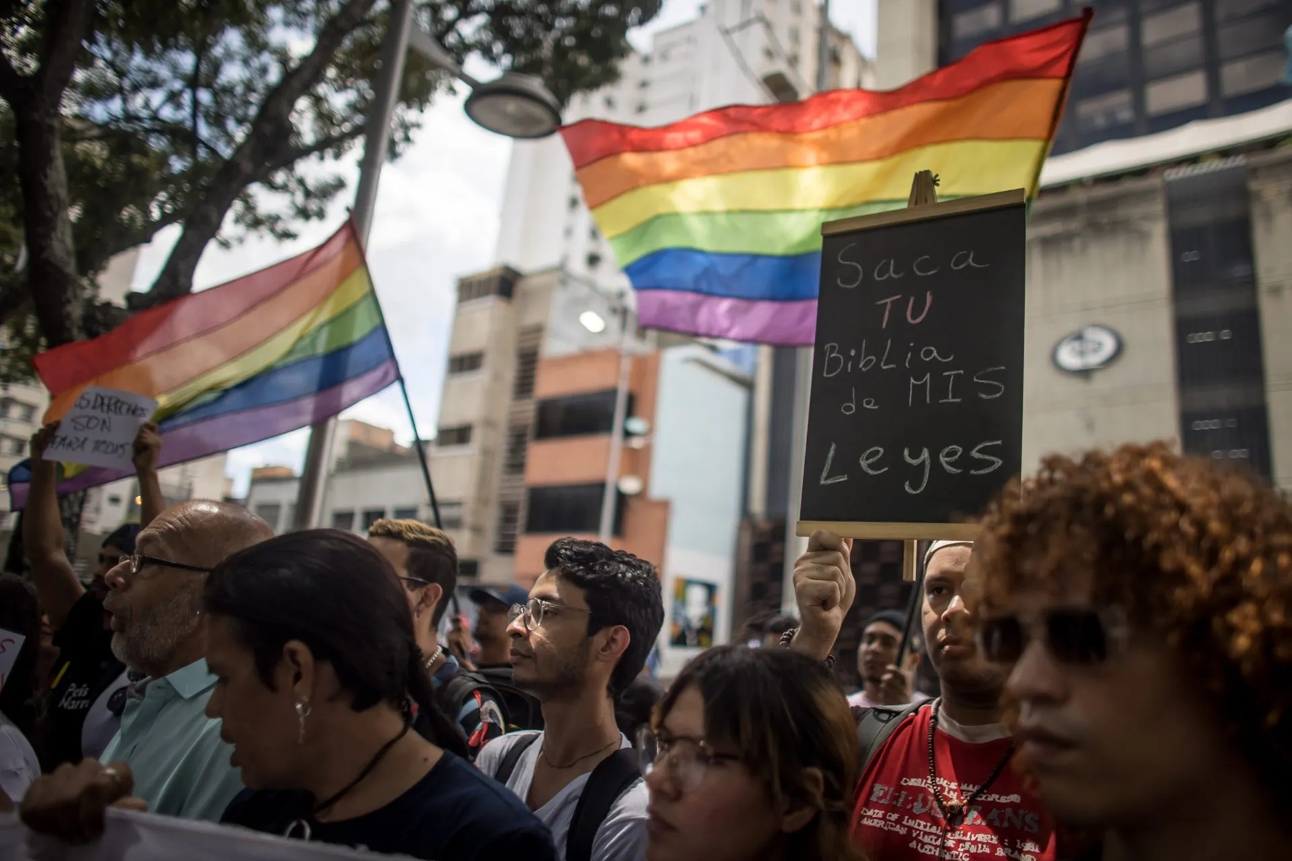 La falta de protección estatal y el cierre de ONG agravan la vulnerabilidad de las personas LGBTIQ+ en Venezuela