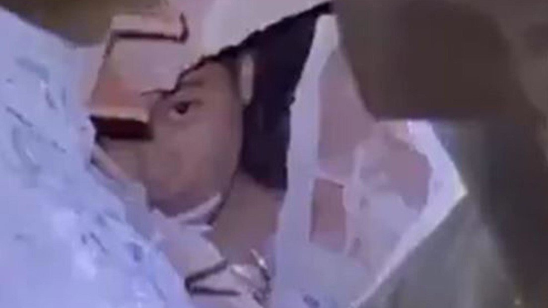 Horas de angustia con final feliz: Rescatan a una niña de entre los escombros en Venezuela tras una larga operación (VIDEO)