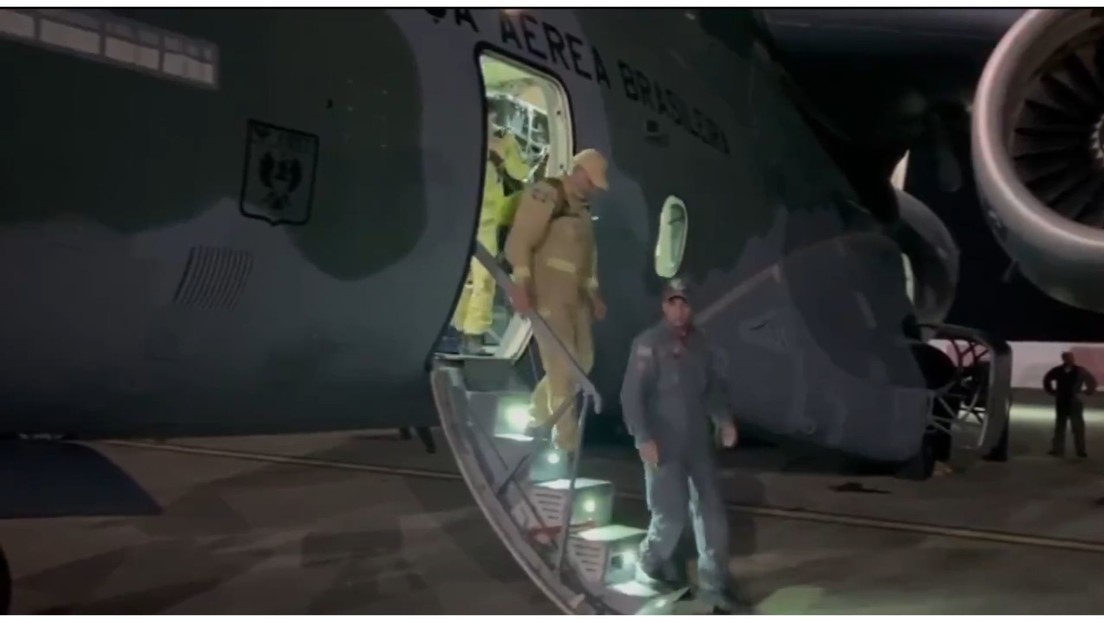 VIDEO DESDE LA CABINA de un avión con ayuda a su llegada a Venezuela tras los terremotos