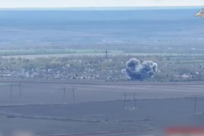 VIDEO: Bombas FAB-250 rusas hacen volar un centro de drones ucranianos