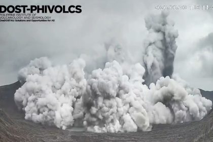 VIDEO: Impactantes imágenes de erupción de volcán en Filipinas