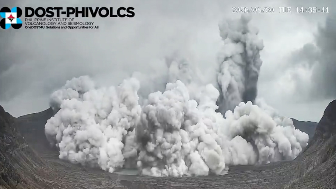 VIDEO: Impactantes imágenes de erupción de volcán en Filipinas