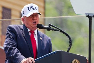 Trump: "Los comunistas no se interpondrán en nuestro camino"