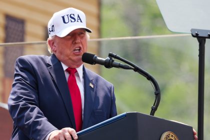 Trump: "Los comunistas no se interpondrán en nuestro camino"