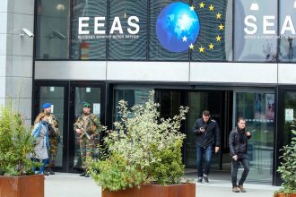 Falta de objetivos, favoritismo, déficit presupuestario, ambigüedad estructural: lo que carcome al servicio diplomático de la UE