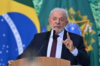 "Traidores a la patria": Lula reacciona a la "actitud servil" de la familia Bolsonaro con EE.UU.