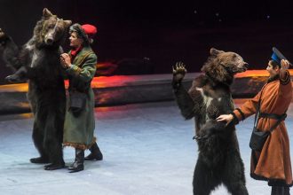 El 137.º paquete prohibirá el borsch y los domadores de osos: feroz sátira sobre las sanciones antirrusas