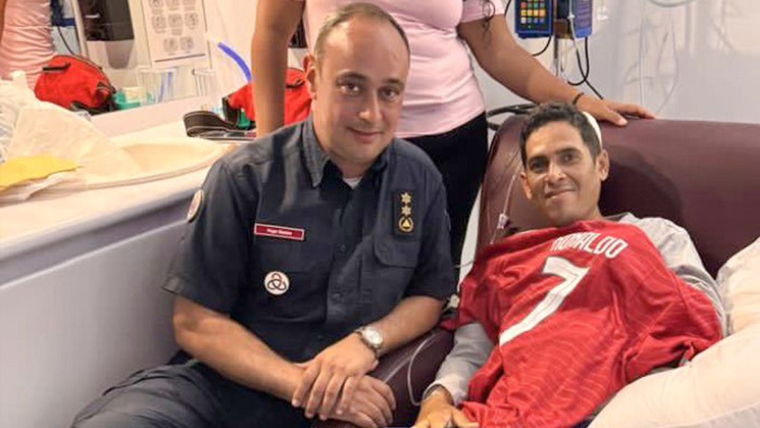 Vigilante venezolano que sobrevivió siete días bajo los escombros recibe una camiseta firmada por Cristiano Ronaldo (FOTOS)
